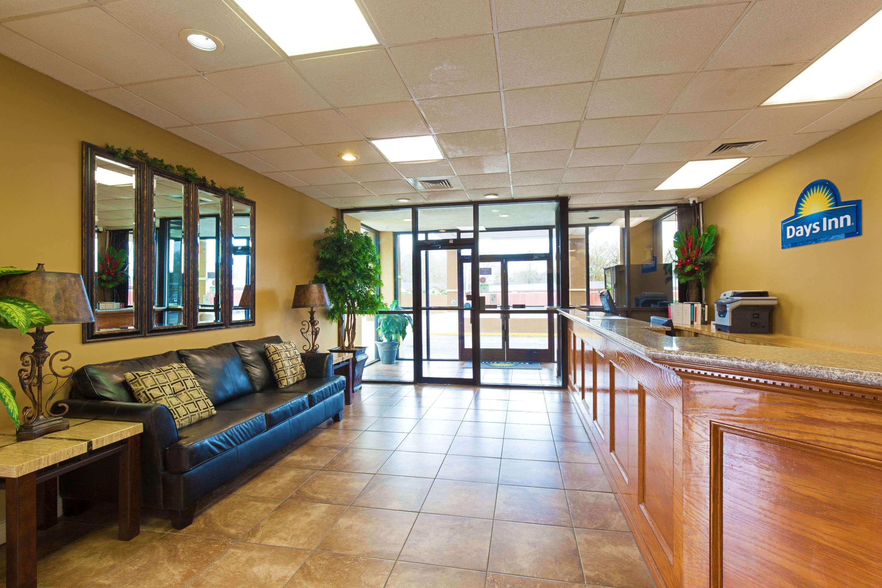 Days Inn Lafayette/University Exterior photo