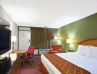 Days Inn Lafayette/University Exterior photo